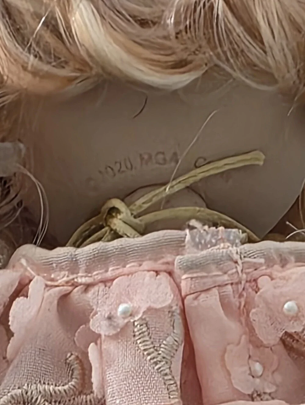 Rainbow High Victoria Whitman Doll Blonde hair Pink Peach Dress With Accessories